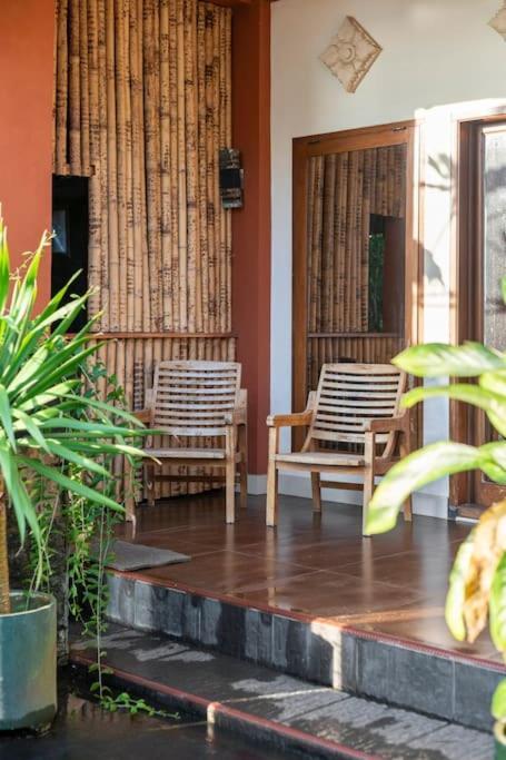 Villa Kenanga In Meninting By The Beach Mataram Eksteriør bilde