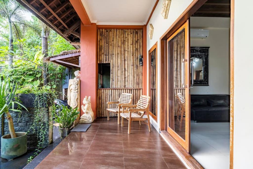 Villa Kenanga In Meninting By The Beach Mataram Eksteriør bilde