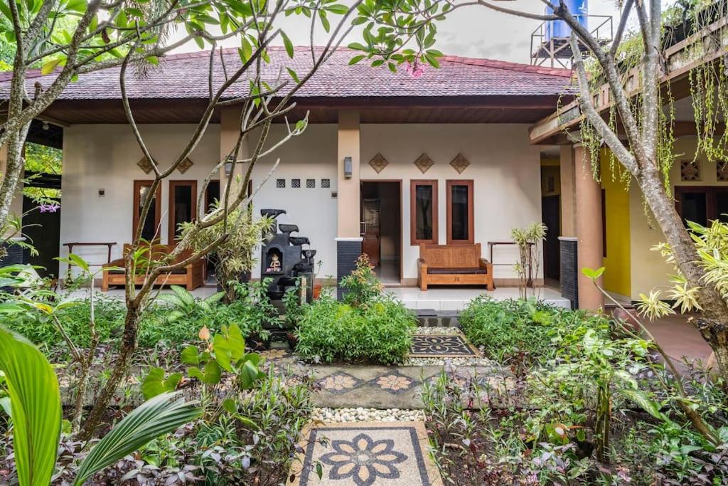 Villa Kenanga In Meninting By The Beach Mataram Eksteriør bilde